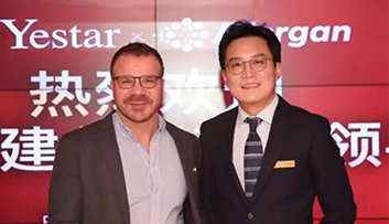 巴西雙面嬌娃藝星隆胸，驚嘆中國(guó)復(fù)合隆胸技術(shù)